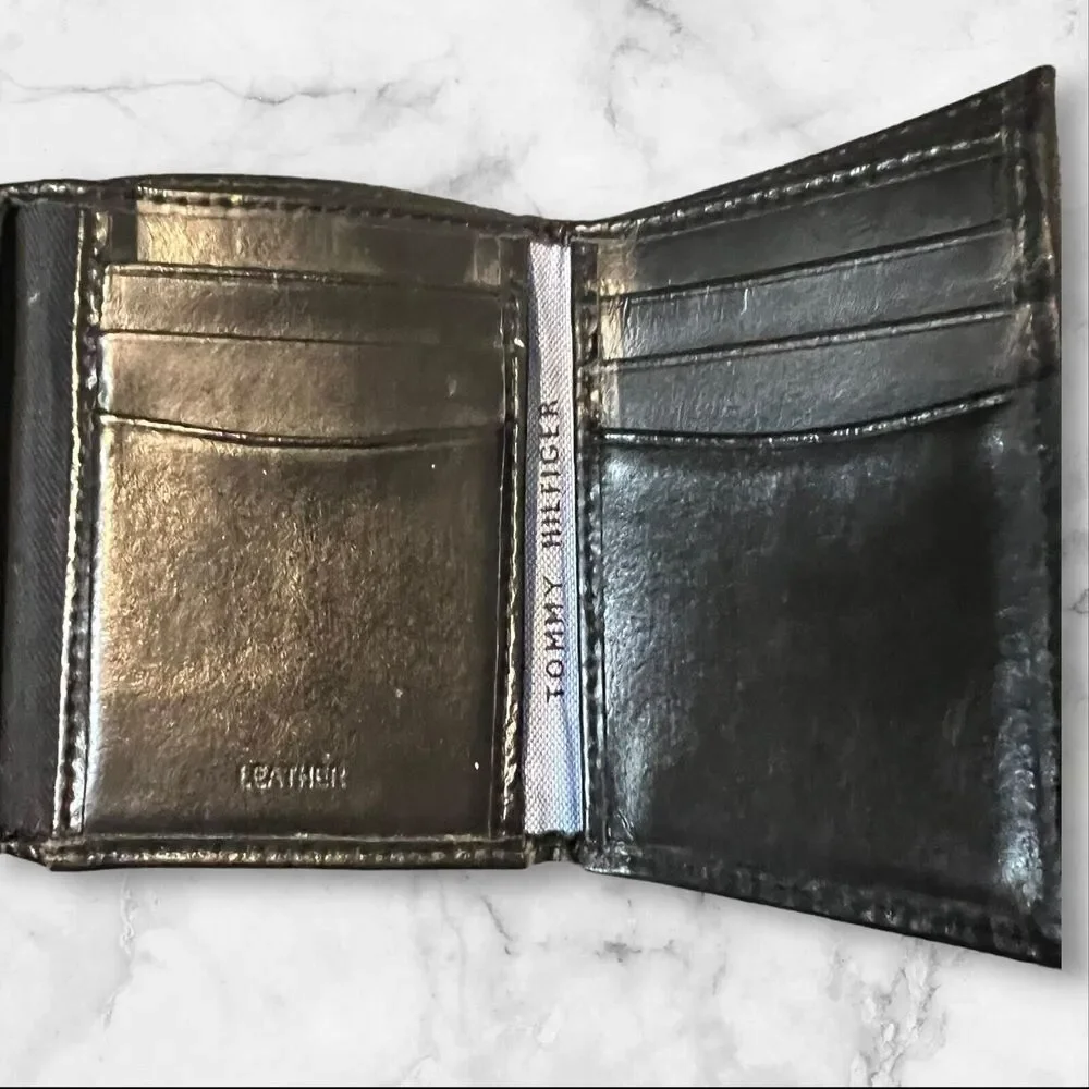 Tommy‎ Hilfiger Black Leather Mens Trifold Billfold Wallet Three Compartments
